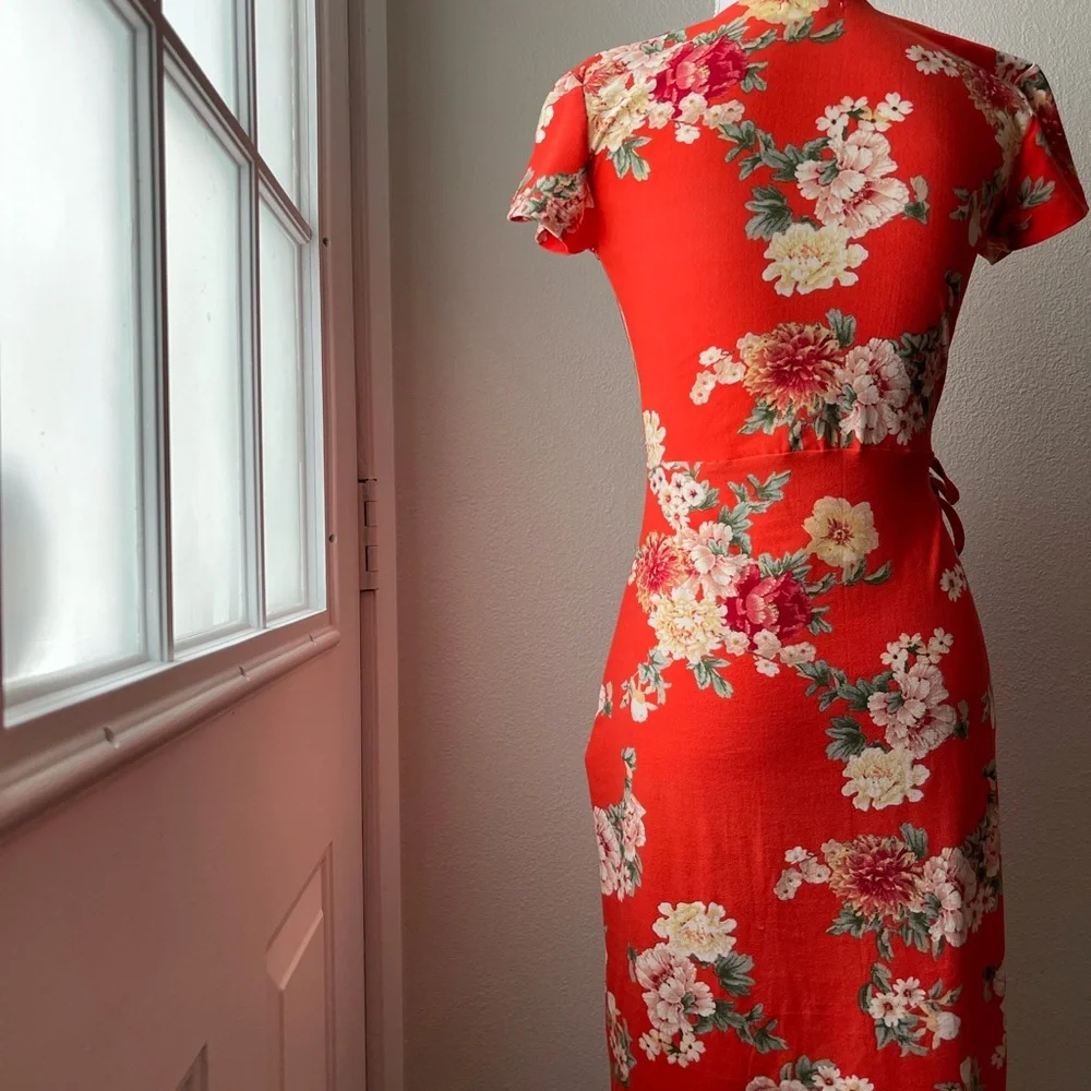 🌸🌼 HOST PICK 🌼🌸 Floral Wrap dress - Picture 2 of 4